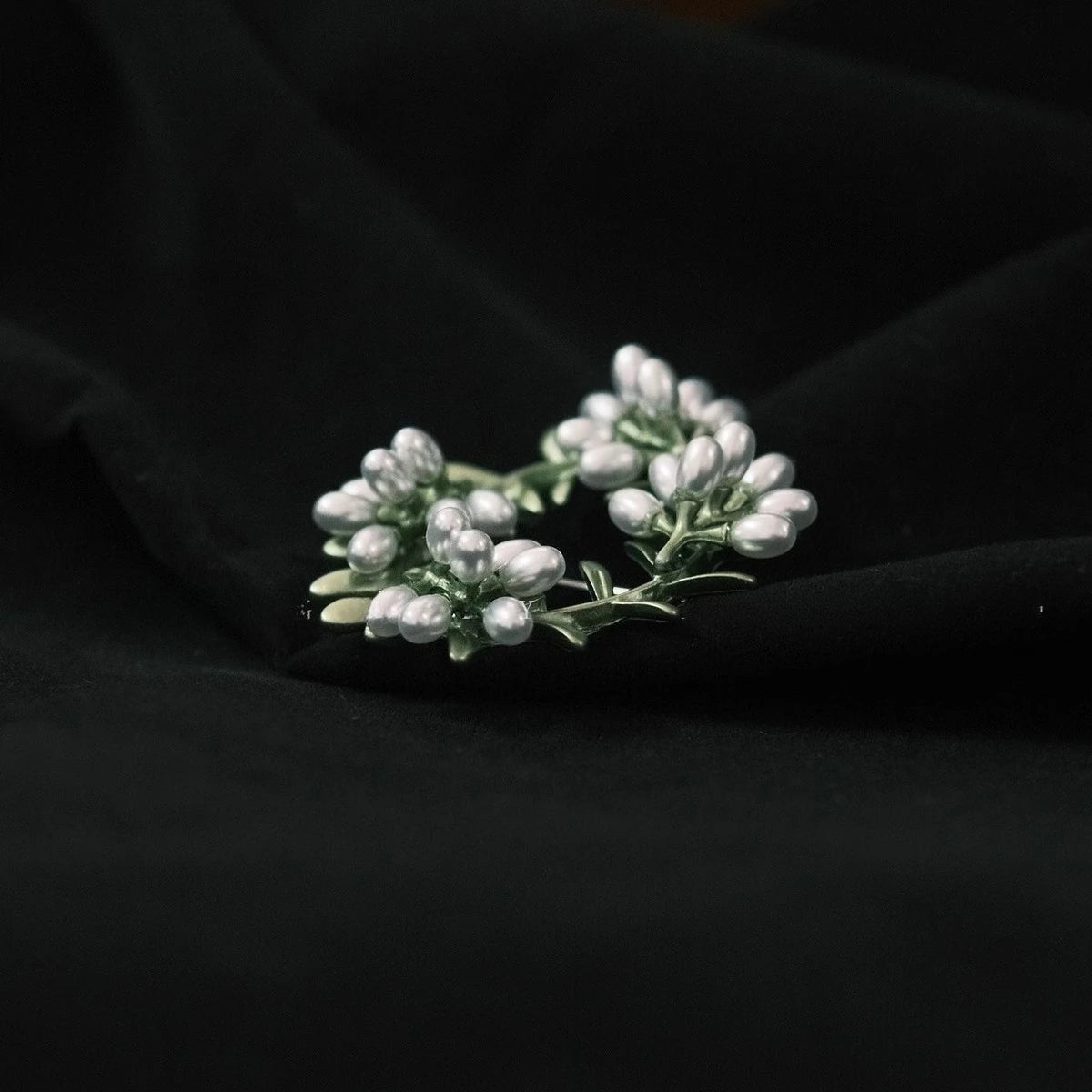 Elegant and Beautiful Green Vine Flower Design Men's and Women's BroochPins，JewelryAccessories, WeddingHolidayPartyCouples Gifts