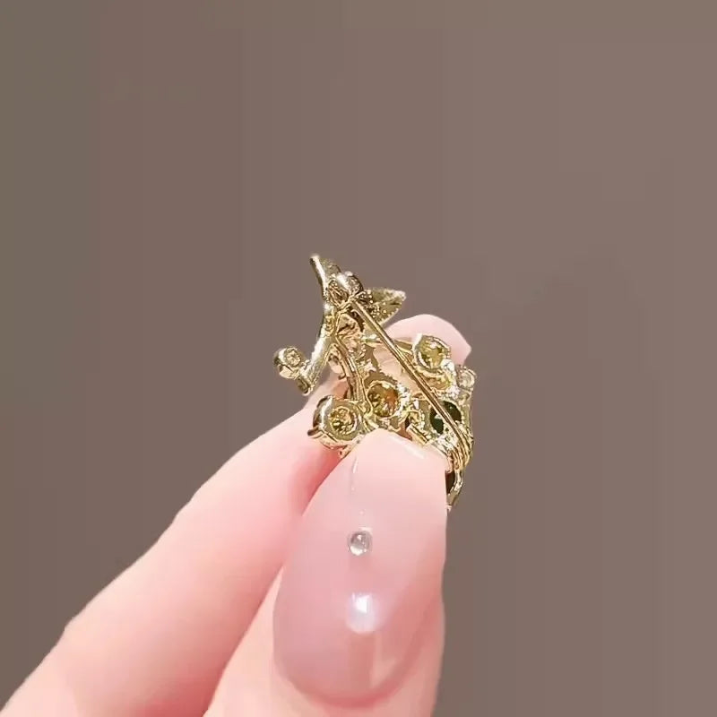 Lovely Grape Brooch for Men Women Exquisite Purple Green Grape Fruit Pins Trendy Accessories Party Summer Holiday Gift 2024