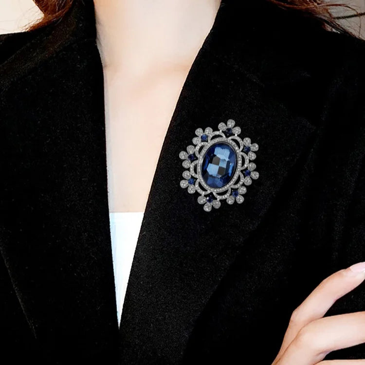 2026 New Palace Style Geometric Flower Brooch Luxury Lapel Pin for Women Party Jewelry Accessories Gift
