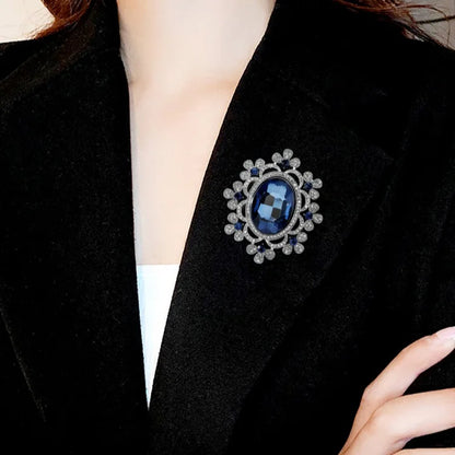 2026 New Palace Style Geometric Flower Brooch Luxury Lapel Pin for Women Party Jewelry Accessories Gift
