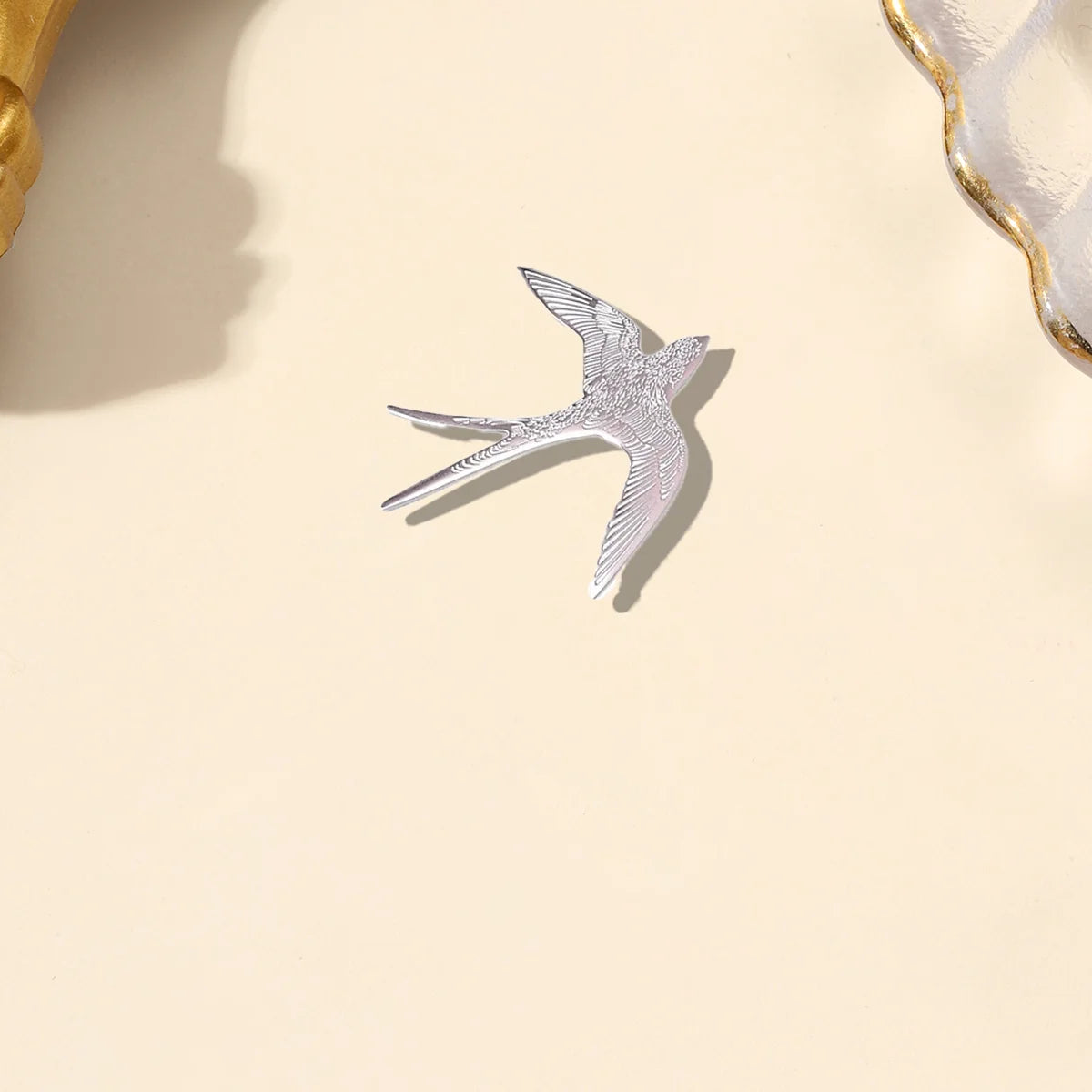 Swallow-shaped Brooch Universal Metal Simple Bird Badge Fashionable and Versatile Clothes Bag Scarf and Accessories Brooch