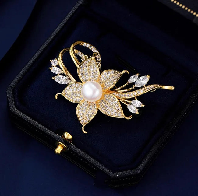 Fashion Rhinestone Rose Flower Brooches For Women Elegant Crystal Plant Lapel Pin Summer Wedding Party Gifts