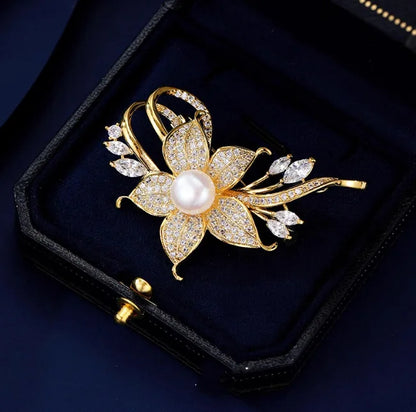 Fashion Rhinestone Rose Flower Brooches For Women Elegant Crystal Plant Lapel Pin Summer Wedding Party Gifts