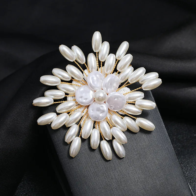 SKEDS 2022 Exquisite Luxury Women Rhinestone Flower Brooch Badges Pearl Crystal Plant Brooches High Quality Retro Pin For Lady