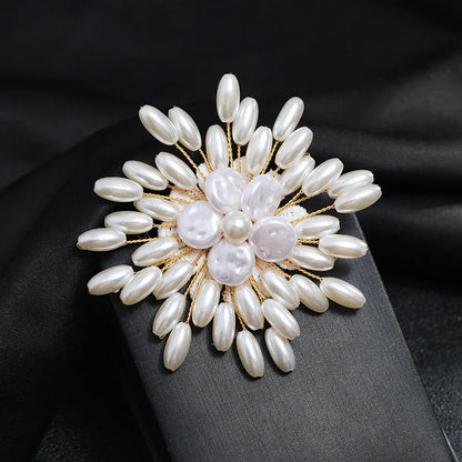 SKEDS 2022 Exquisite Luxury Women Rhinestone Flower Brooch Badges Pearl Crystal Plant Brooches High Quality Retro Pin For Lady