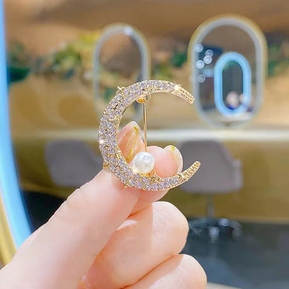 Fashion Crystal Shell Feather Brooch Pins For Women Luxury White Pearl Gold Color Party Wedding Gifts Clothing Accessories 2024
