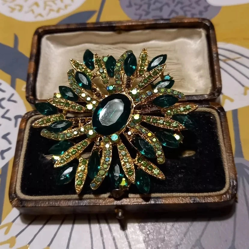 SKEDS Full Crystal Shining Boutique Flower Brooch Badges For Women Exaggerated Exquisite Decoration Pin Accessories