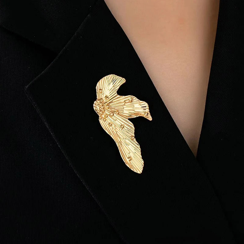 Women Large Statement 3D Layered Golden Flower Brooch Bold Retro Statement Elegant Collar Accessory For Party Wedding Daily Wear
