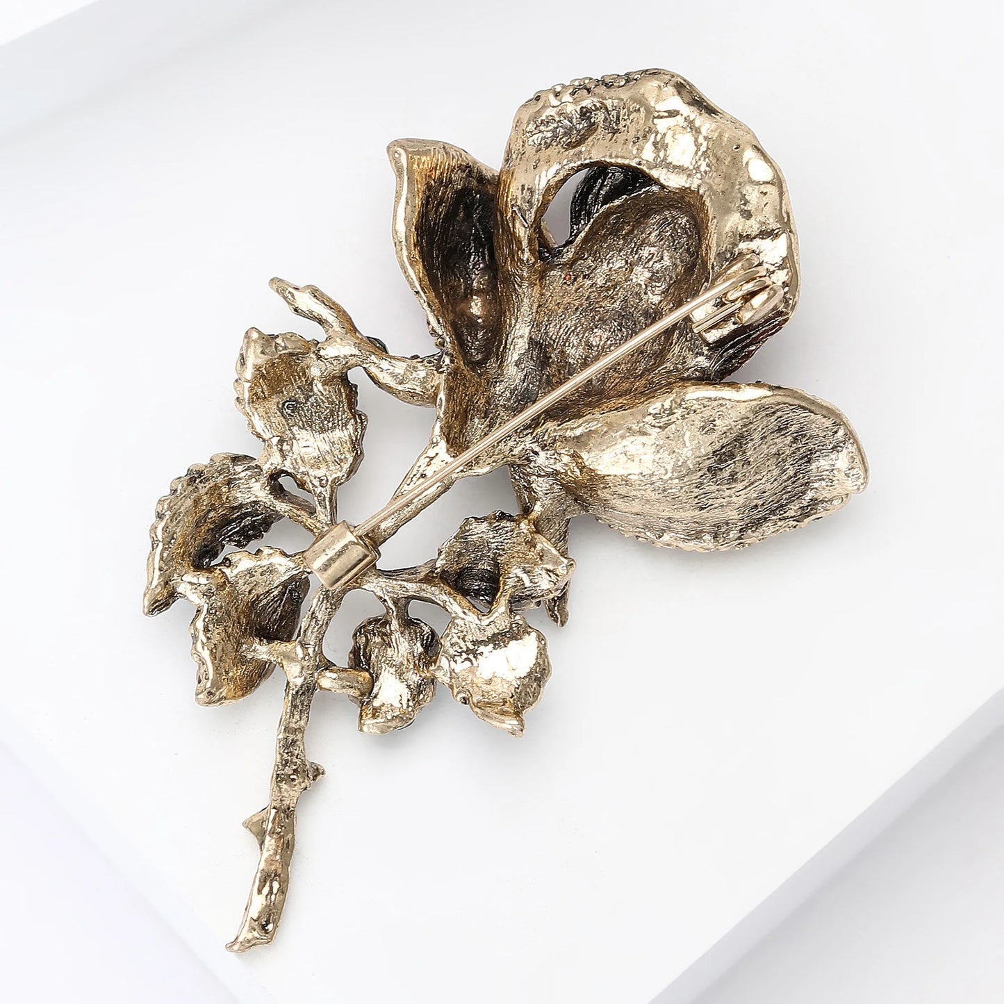 Beaut&Berry Vintage Rhinestone Rose Brooches for Women Enamel Plant Pins Friends Party Gifts Banquet Jewellery Accessories