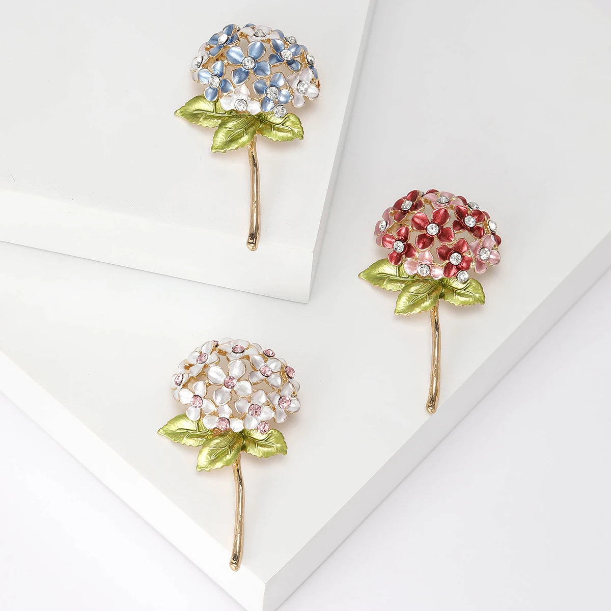 Beaut&Berry Luxury Enamel Flower Brooches for Women Unisex Plant Pins Multi-color Available Casual Party Accessories Gifts