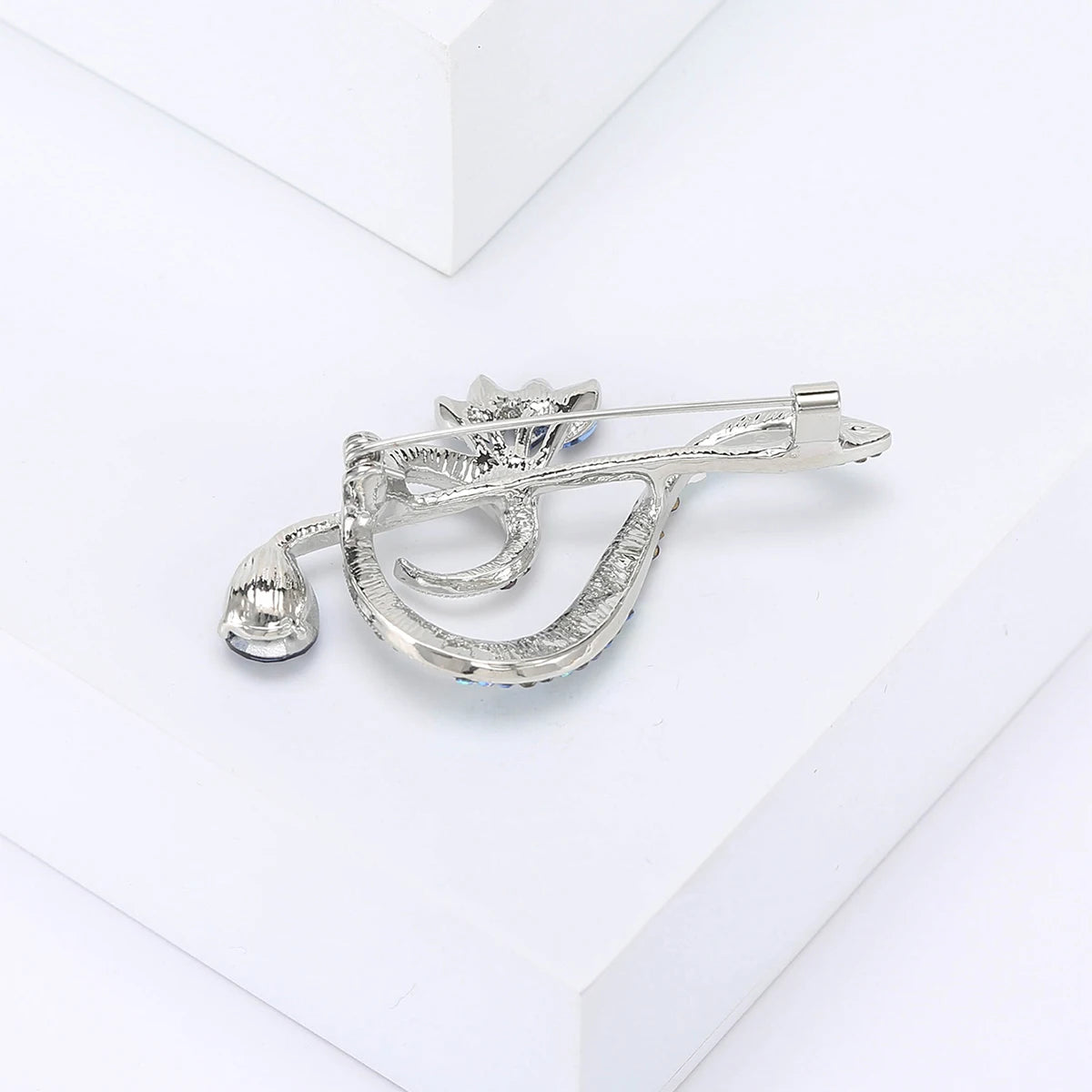 Beaut&Berry Luxury Rhinestone Music Note Brooches for Women Unisex Glamour Pins Casual Party Accessories New Year Gifts Friends