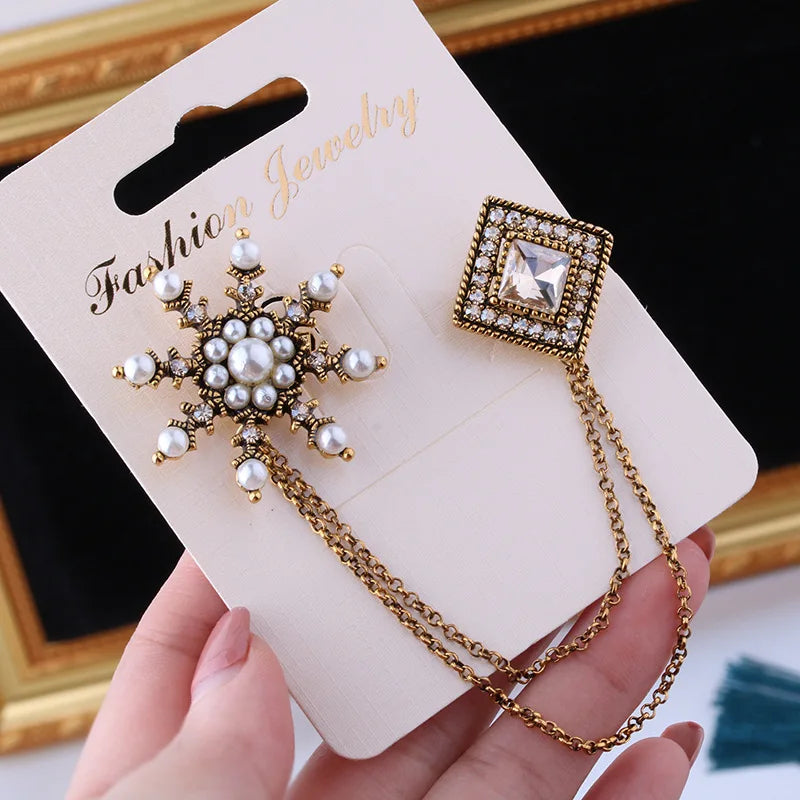 Studded Pearl Shaped Square Brooch Women Palace Style Retro Design Sense Suit Pin Niche Fashion Accessories for Lady Gift